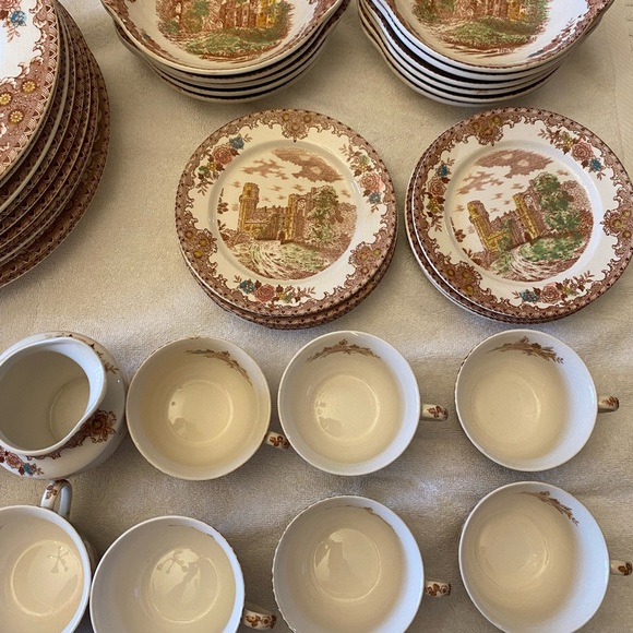 Beautiful Genuine English Castles China Set - Picture 3 of 10